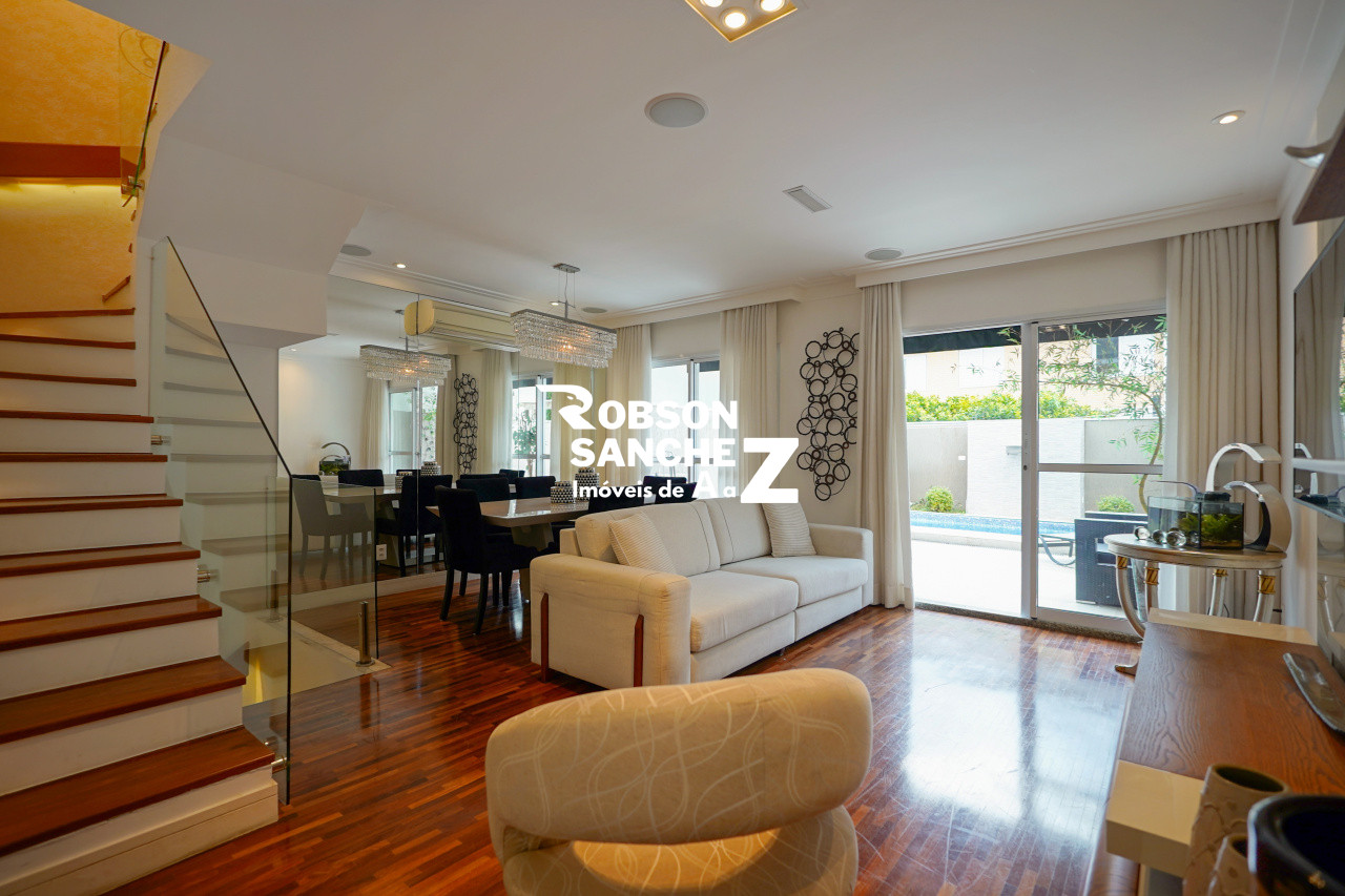 Casa em Condomínio 3 dorm sendo 1 suite, piscina privativa, vagas em subsolo na própria casa