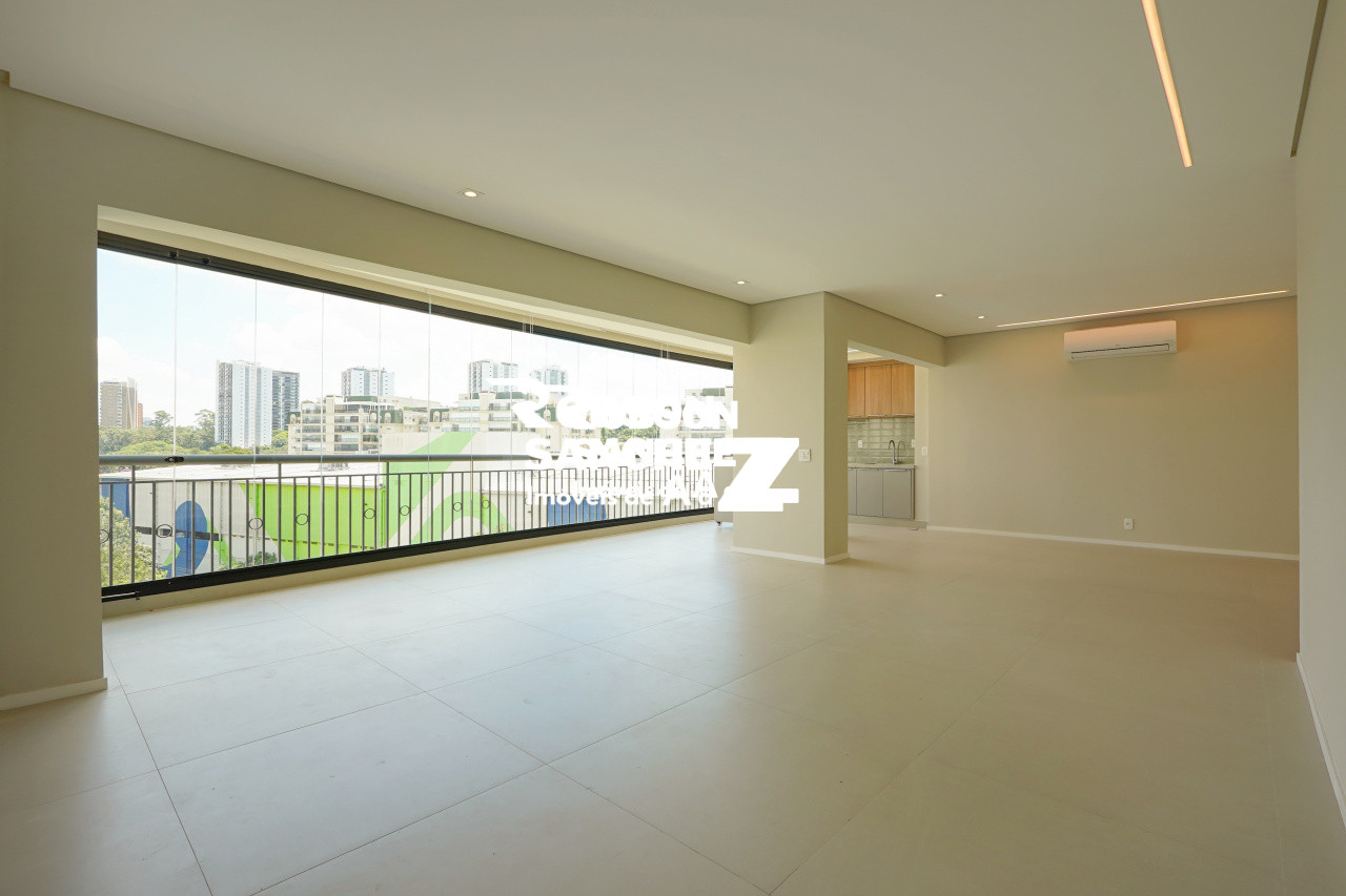 Apartamento Reformado para Locação no Jardim Marajoara com 171m², 3 quartos sendo 3 suítes, 3 vagas.